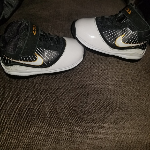 Nike toddler Lebron's 7 - Picture 2 of 4